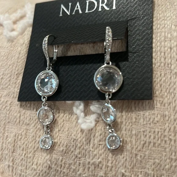 NEW NADRI Crystal dangle earrings - Picture 2 of 4